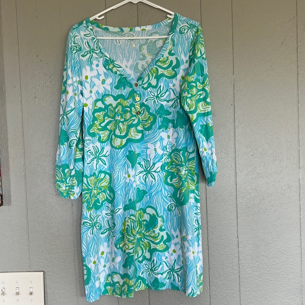 Summer Lilly Pulitzer dress size M; in great condition great for summer